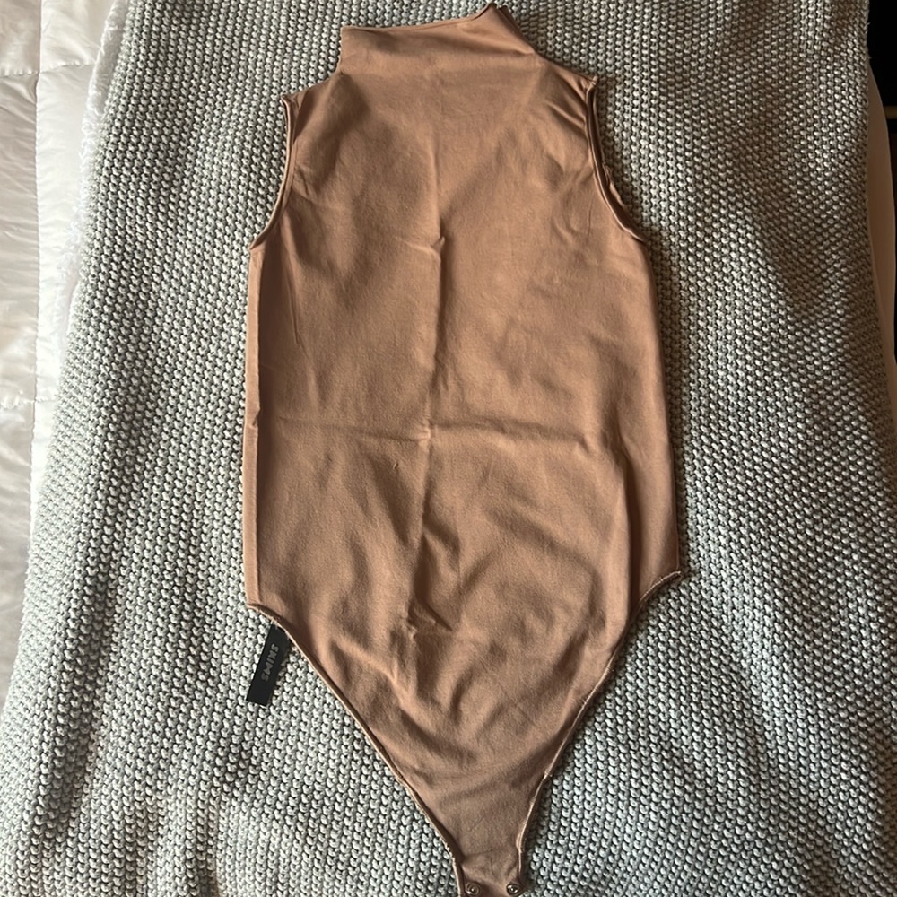 Skims mock neck bodysuit worn once